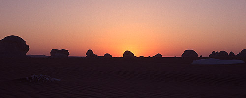 Sunset, White Desert, 6th Oct, Egypt - Click to Zoom